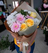 Букет цветов из:  Герберы, Розы и Хризантемы в Новошешминск