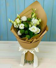 Букет цветов из:  Хризантемы и Лизиантусы в Новошешминск