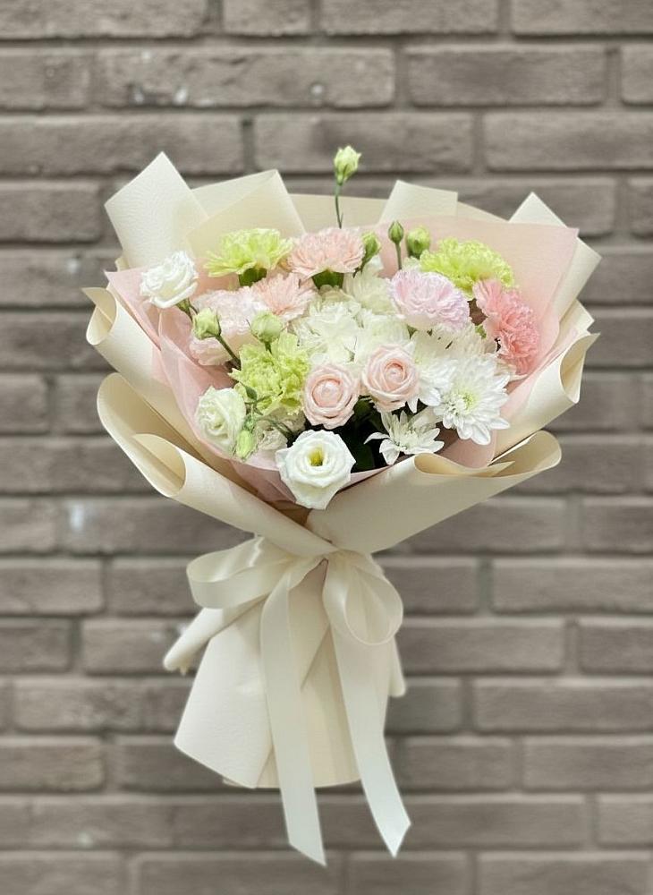 Букет цветов из: Гвоздики, Розы, Лизиантусы и Хризантемы в Новошешминск