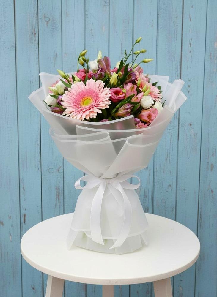 Букет цветов из: Герберы, Альстромерии и Лизиантусы в Новошешминск