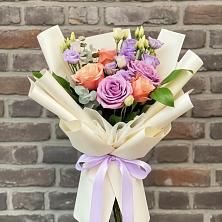 Букет цветов из:  Лизиантусы и Розы в Новошешминск