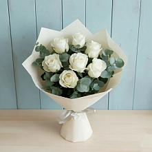 Букет Белые розы в Эвкалипте в Новошешминск