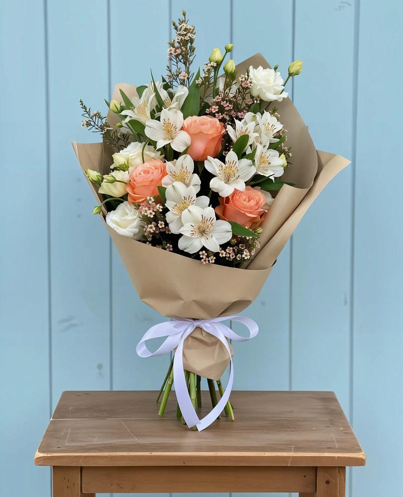 Букет цветов из: Альстромерии, Лизиантусы, Розы и Хризантемы в Новошешминск