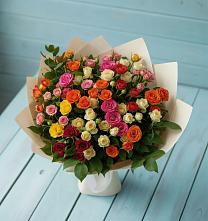 Букет Микс из разноцветных кустовых роз в Новошешминск